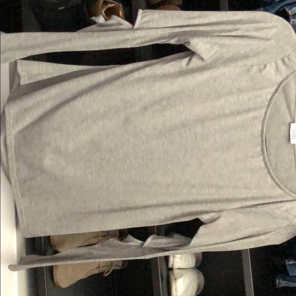 Long sleeve with cutout